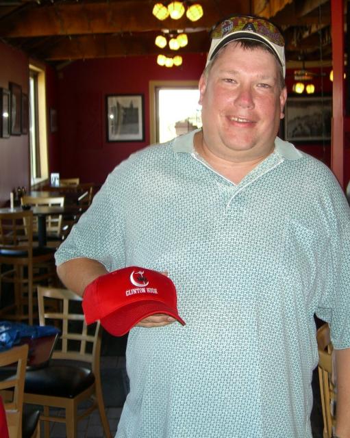 CHS 81 - #4 - big hitter Dave Kair with golf prize - Sept 2 2006 size reduced