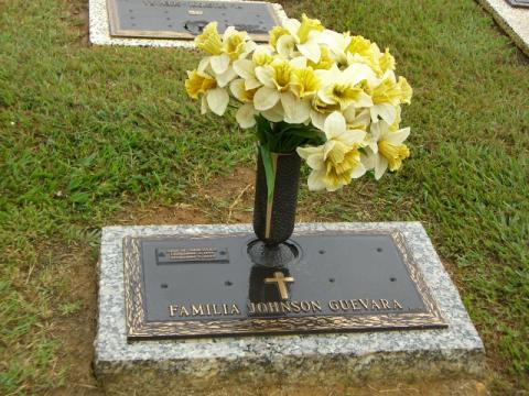 Moms Grave 12-31-06 1