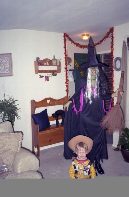 Is there really a witch behind me? 2001