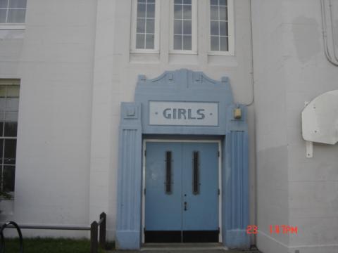 girl's entrance facing winsor st 4 010