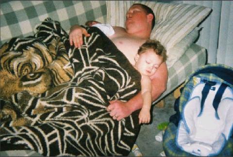 daddy sleeping with kids