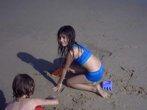 Aren and Serena Malibu Beach Summer 2004-1