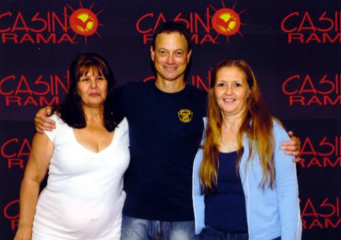 Cathy__Gary_Sinise___Sophie_July_29__2006