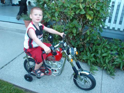 Dylan'sRedchopper#22005 7-25-2005 6-55-21 AM