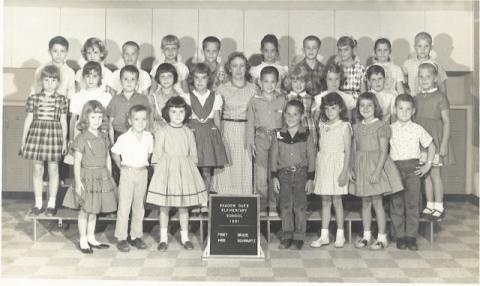 Shadow Oaks 1st_grade class pic.sized