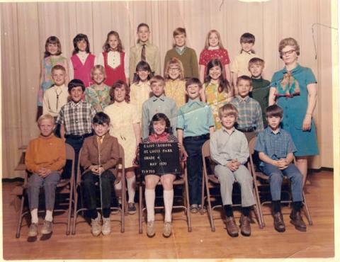 Mrs Johnson's 4th grade class 1970