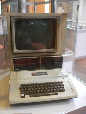 300px-Apple-II