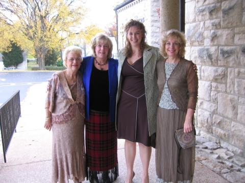 Mary Reid, mom and sisters
