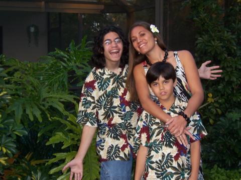 2004-Holiday Pic-Kanoa,Jade&Justin