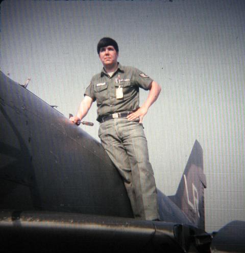 Crewchief on F-100D,Lakenheath,England