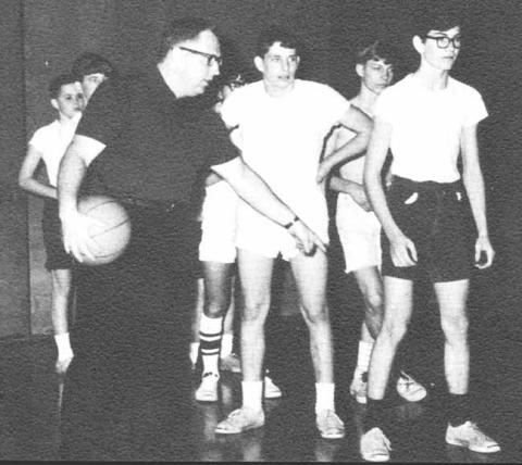 1967-Basketball-Newbill-Fagan-Coach-pg34-192dpi