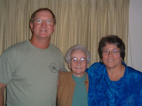 Mac, Mom & Linda