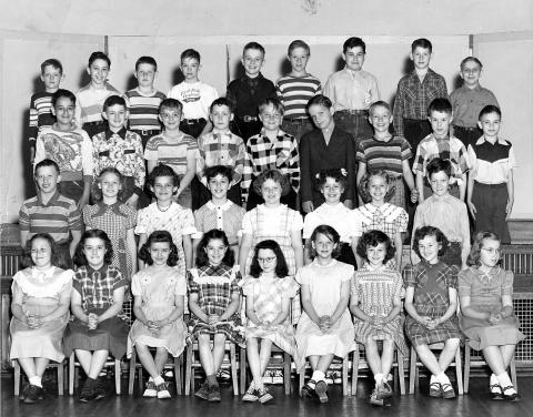 Miss Shuman's 4th grade class (May,1952