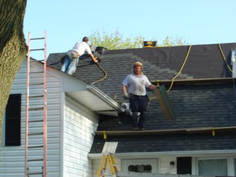 Ray roofing a house