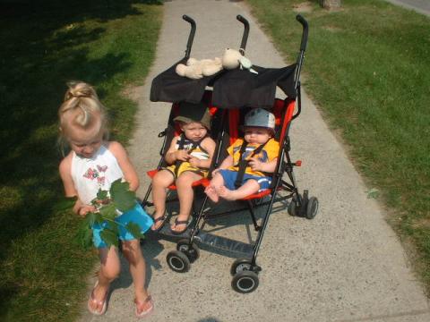 Kaylis n Jayden Anthoine in stroller