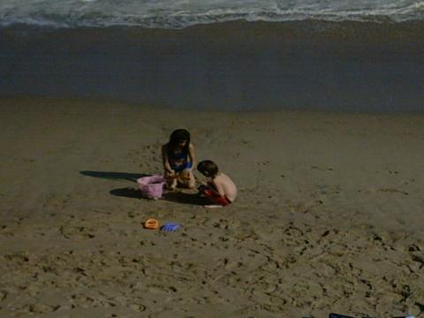 Aren and Serena Malibu Beach Summer 2004-3
