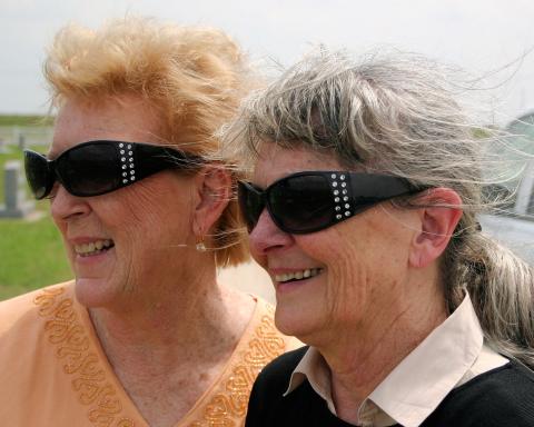 JUDY & MANDY "FRITCHIE" (NOTE GLASSES)