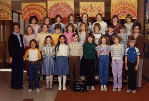 Mrs. Mai's 6th grade class 1982