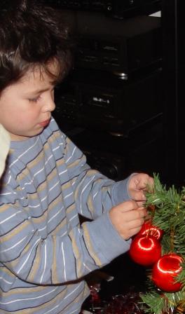 Abraham Decorates Tree 2005