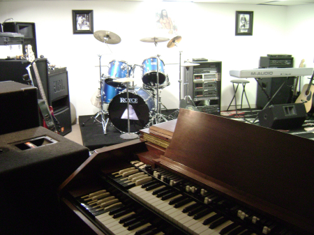 live room Hammond B3