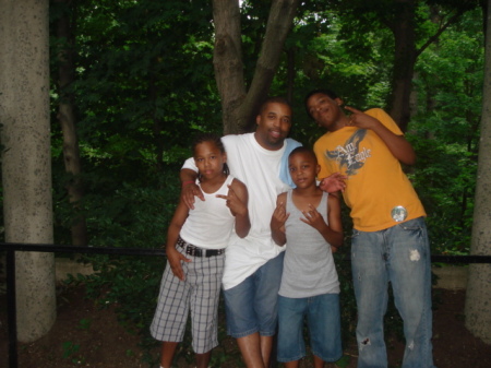 Chillin with my son & nephews at the DC Zoo