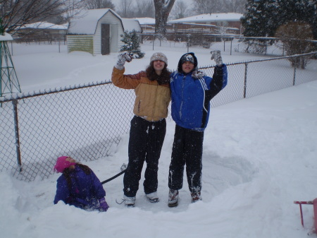 kids playing in snow Louisville Ky 40228
