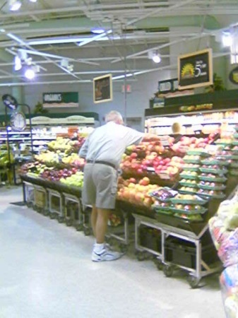 SHOPPING THE FRUITS AND VEGETABLES