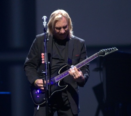 JOE WALSH ROCKIN   4.21.10