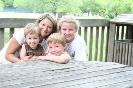 Annginette and her kids in Tennessee