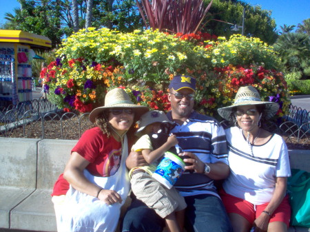 me, seanie, hubby, & mom sea world 5/2008