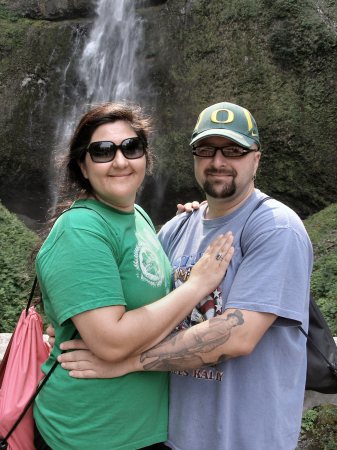 Aaron & Shana at Multnomah Falls