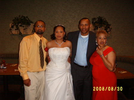 Las Vegas wedding with family from Saginaw