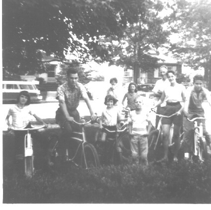 Hamlin Front yard bikes