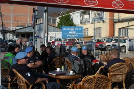 Briefing at the Coffee shop