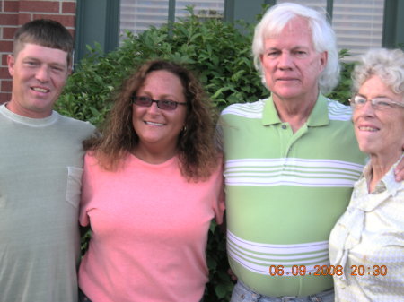 tommy, me, dad & mom june 2008- kansas