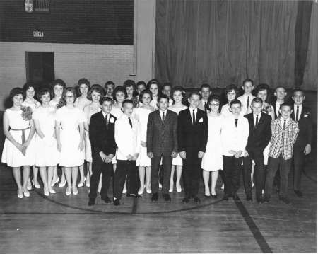 1963 8th grade graduation class in LHS old gym