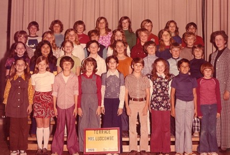 5th grade 1974 Ms Luscombs class