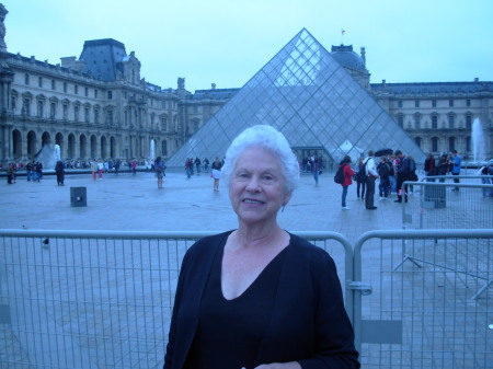 Louvre/Closed on Tuesdays