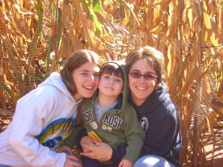 Family time at the corn maze - 10/07