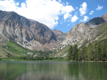 Lake along the hiking trail Eastern Sierra