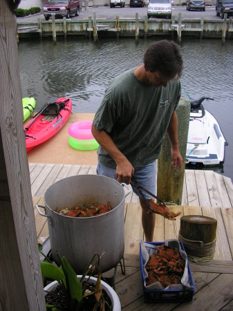 Cousin Donald does crabs right!