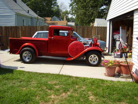 1934 Ford - side view
