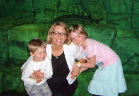 Lori, Aspen, Blake Denver Aquarium 08