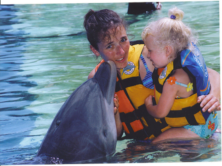 carleen, daughter and dolphin in Hawaii