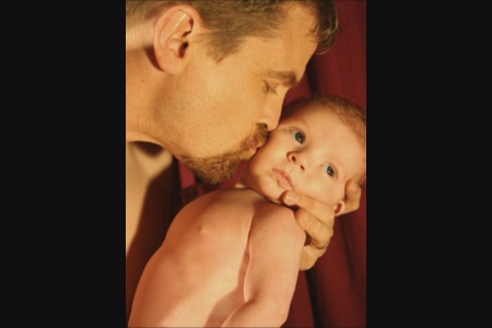 robbie and daddy kiss