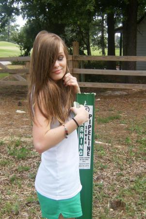 Chelsey posing by the golf course