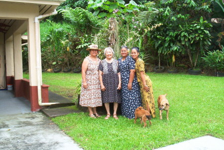 Audrey, Mama, Nedly, Taumafai with Baby & Aspa