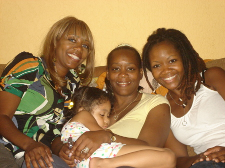 Roz,and her sister adriane,Nish and daughter