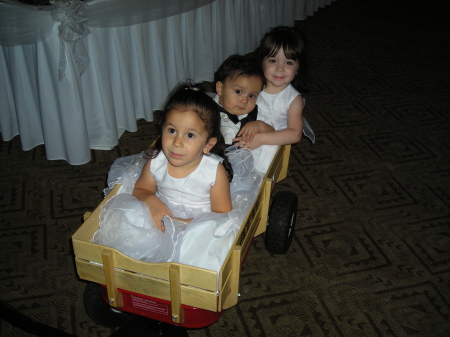 3 little cuties- Wedding day limo