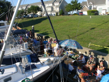 pic of dock party, from flybridge